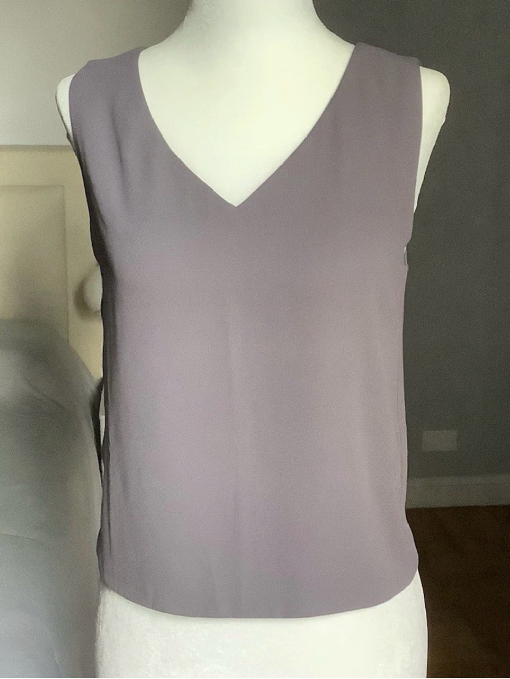 Aritzia Babaton gray v neck sleeveless shell top Size L